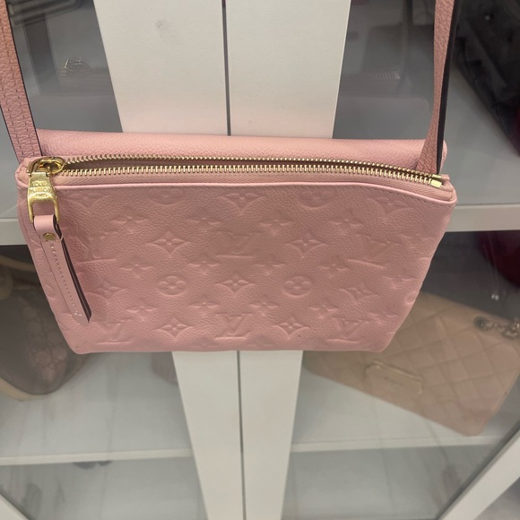 Authentic monogram Louis Vuitton crossbody - Picture 6 of 8